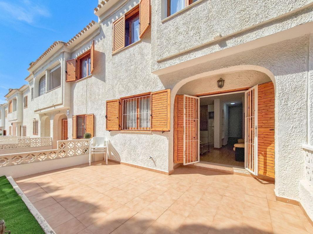 Venta de chalet adosado en Chalet adosado en Calle Jazmines, Playa Flamenca, Orihuela , Orihuela photo 2