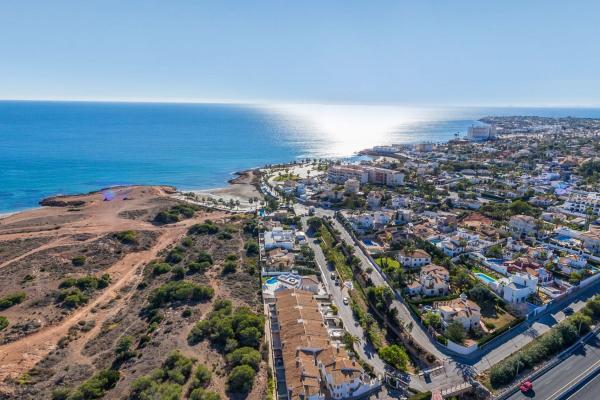 Chalet adosado en Calle Jazmines, Playa Flamenca, Orihuela thumbnail 2