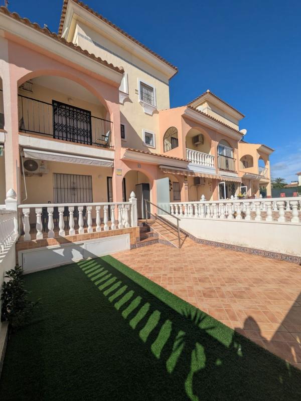 Sprzedaż szeregowego domku w Chalet adosado en Calle Clementina, 81, Horizonte - La Campana, Orihuela , Orihuela photo 1
