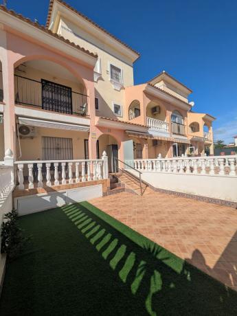 Chalet adosado en Calle Clementina, 81, Horizonte - La Campana, Orihuela photo 1