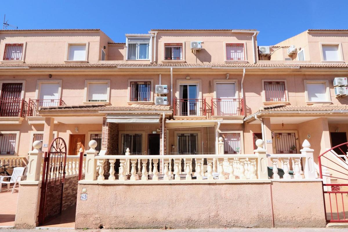 Venta de chalet adosado en Chalet adosado en Calle Jalón, Playa Flamenca, Orihuela , Orihuela photo 1