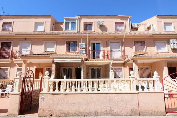 Chalet adosado en Calle Jalón, Playa Flamenca, Orihuela photo 1