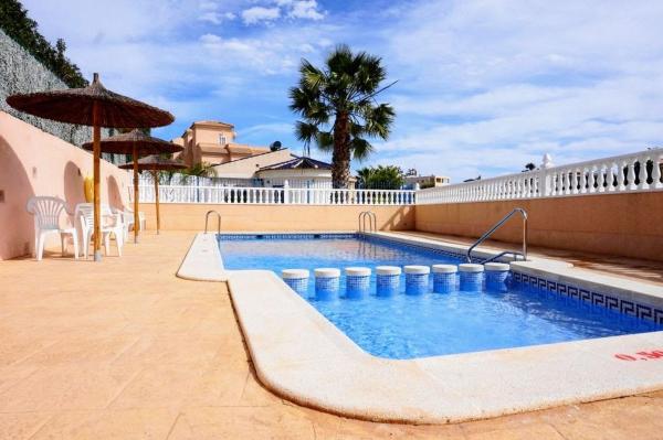 Chalet adosado en Calle Jalón, Playa Flamenca, Orihuela thumbnail 2