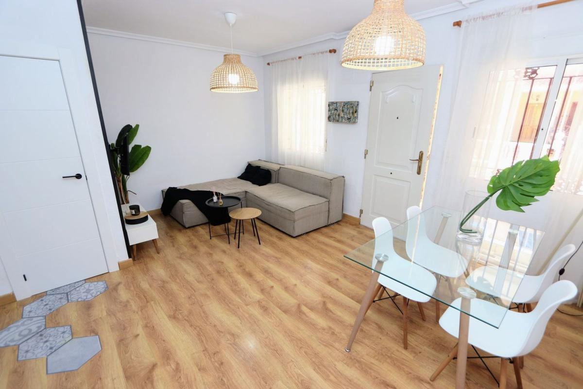 Venta de chalet adosado en Chalet adosado en Calle Jalón, Playa Flamenca, Orihuela , Orihuela photo 5