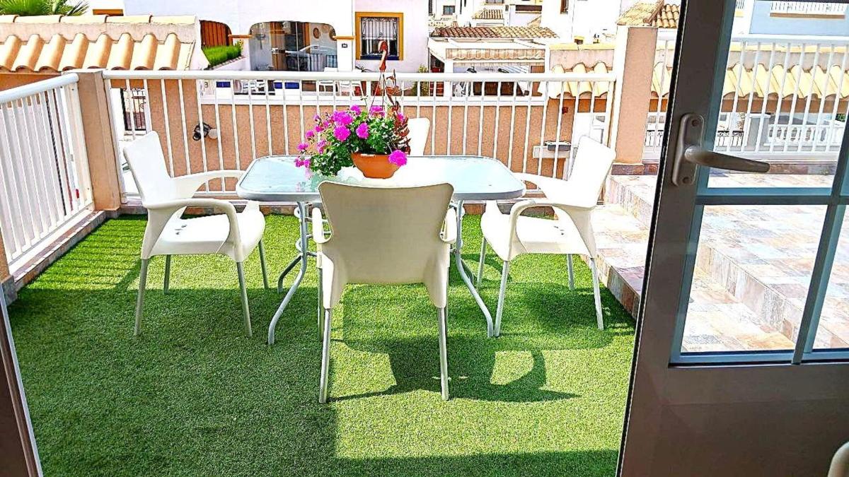 Sprzedaż szeregowego domku w Chalet adosado en Calle Lagunas de Ruidera, 73, Zona Lago - Los Almendros, Orihuela , Orihuela photo 4
