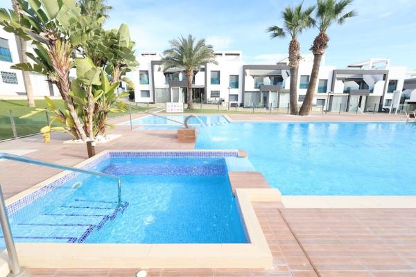 Chalet adosado en La Zenia, Orihuela photo 1