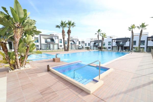 Chalet adosado en La Zenia, Orihuela thumbnail 1
