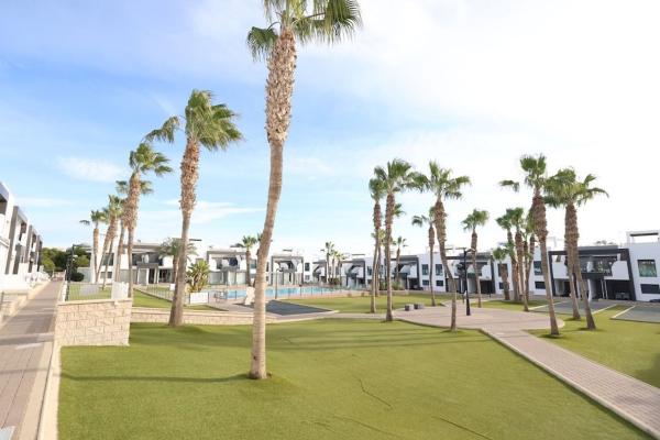 Chalet adosado en La Zenia, Orihuela thumbnail 2