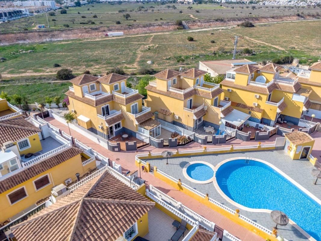 Venta de chalet adosado en Chalet adosado en Calle Pavo Real, 60, La Chismosa, Orihuela , Orihuela photo 3