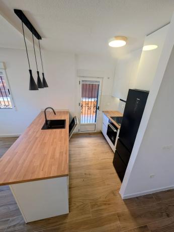 Chalet adosado en Calle Laguna de Fuentilleja, 514, Zona Lago - Los Almendros, Orihuela thumbnail 2
