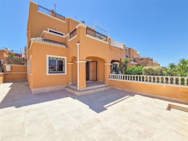 Chalet adosado en Calle Laguna de Fuentilleja, Zona Lago - Los Almendros, Orihuela photo 1