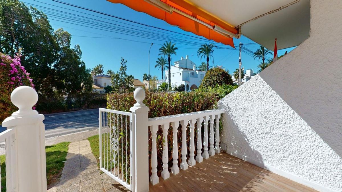 Sprzedaż szeregowego domku w  Chalet adosado en Villamartín, Orihuela , Orihuela photo 4