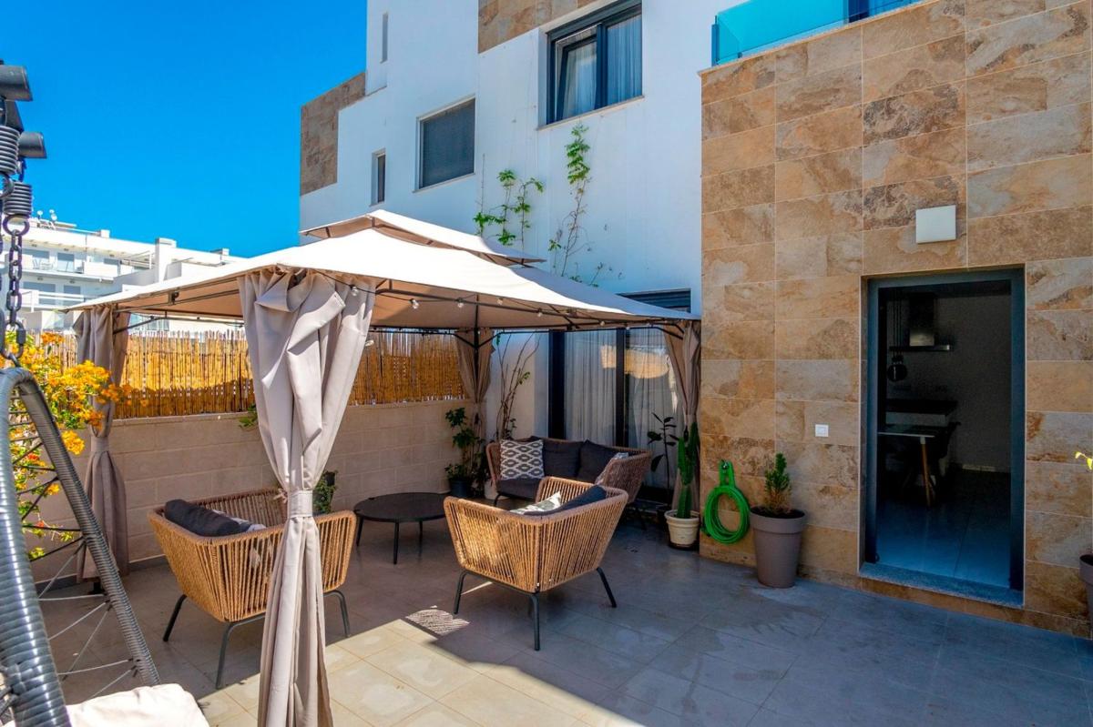 Продажа таунхауса в Chalet adosado en Calle Gigantes y Cabezudos, Las Filipinas, Orihuela , Ориуэла photo 1