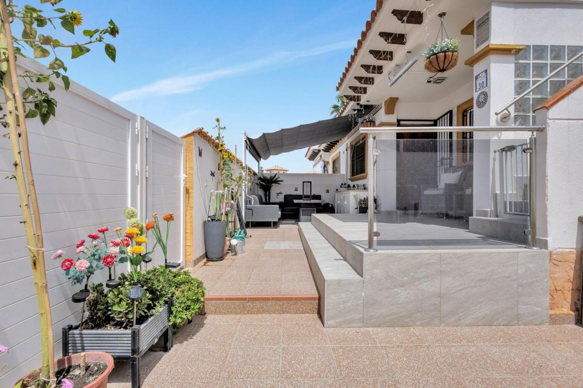Sprzedaż mieszkania w Piso en Calle Adriático, Lomas de Cabo Roig, Orihuela, Orihuela
photo 1