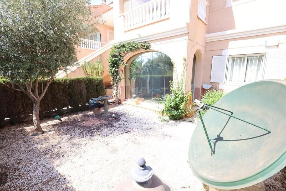 Sale of apartment in Piso en Plaza R-2 los Pinos, Zeniamar, Orihuela, Orihuela
photo 2