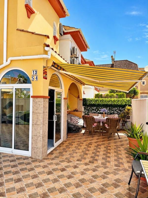 Продажа таунхауса в Chalet adosado en Urbanización Florida J4, La Florida, Orihuela , Ориуэла photo 1