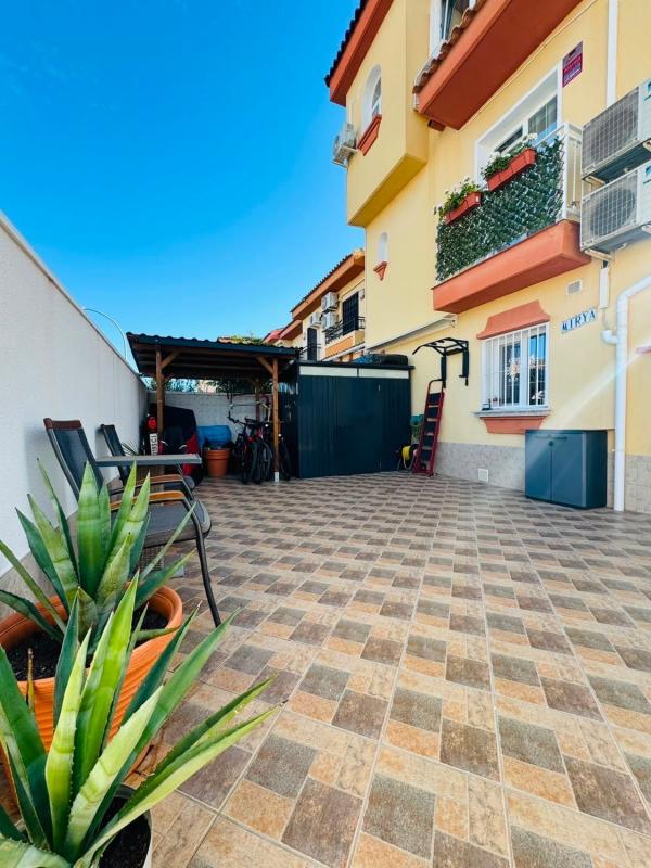 Продажа таунхауса в Chalet adosado en Urbanización Florida J4, La Florida, Orihuela , Ориуэла photo 4