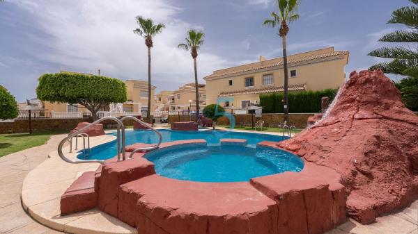 Sprzedaż mieszkania w Piso en Villamartín, Orihuela, Orihuela
photo 1
