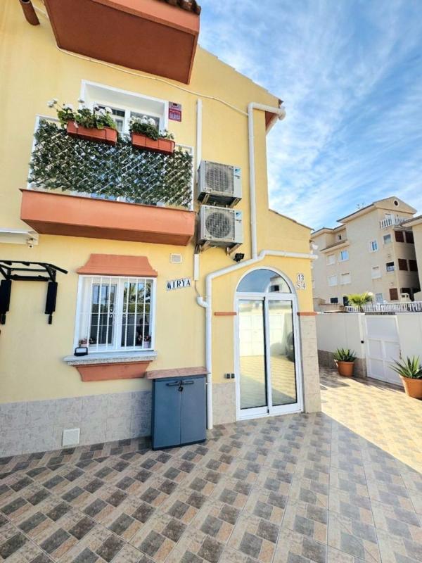 Venta de chalet adosado en  Chalet adosado en La Florida, Orihuela , Orihuela photo 3