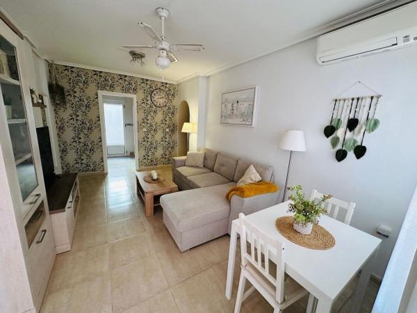Venta de piso en Piso en Calle Laguna de Sariñena, Zona Lago - Los Almendros, Orihuela, Orihuela
thumbnail 2
