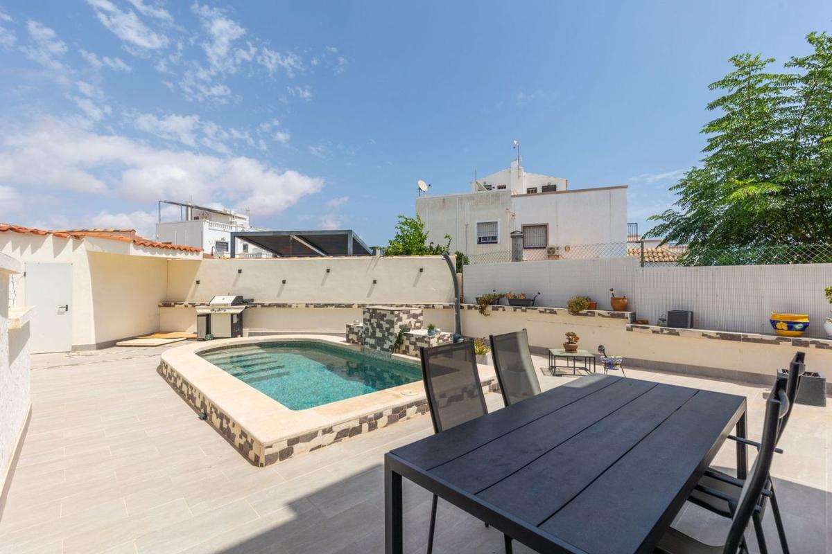 Sale of apartment in Piso en Zona Lago - Los Almendros, Orihuela, Orihuela
photo 3