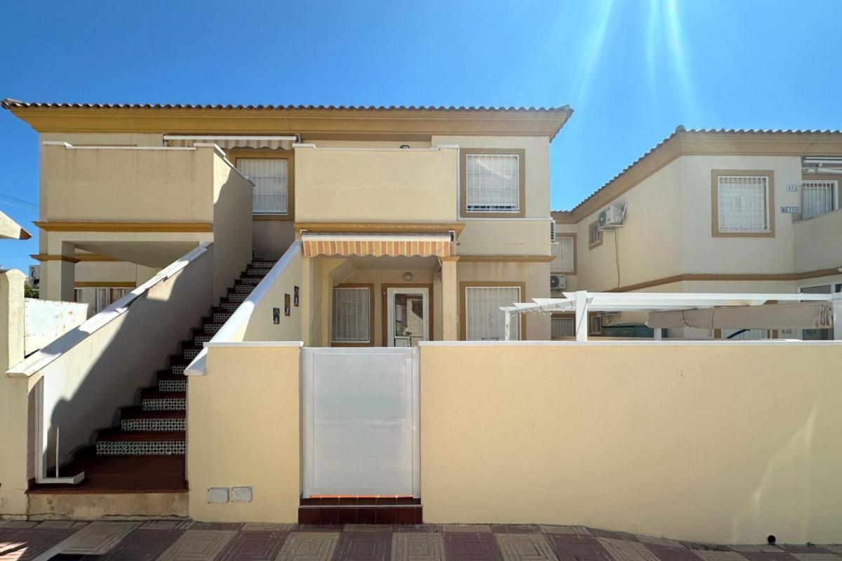 Sprzedaż mieszkania w Piso en Calle Niágara, Playa Flamenca, Orihuela, Orihuela
photo 1