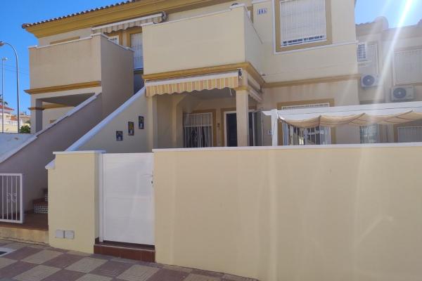 Sprzedaż mieszkania w Piso en Calle Niágara, Playa Flamenca, Orihuela, Orihuela
thumbnail 1