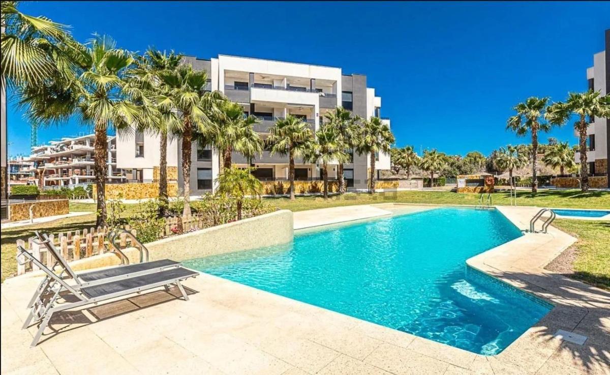Sale of apartment in Piso en Urbanización V Martín Valencia, Villamartín, Orihuela, Orihuela
photo 1