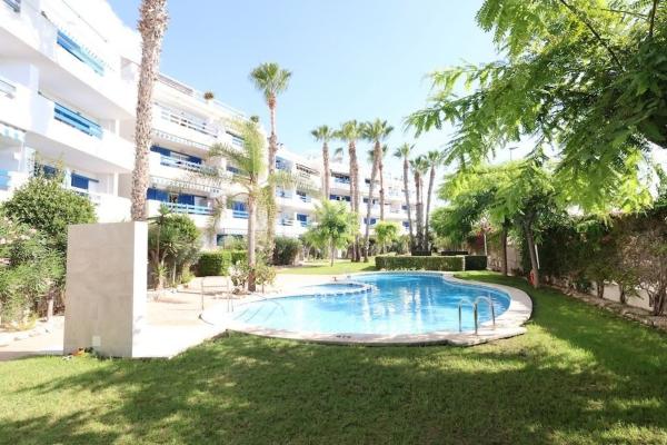 Sale of flat in Piso en Calle Laguna de Gallocanta, 212, Zona Lago - Los Almendros, Orihuela, Orihuela
photo 1
