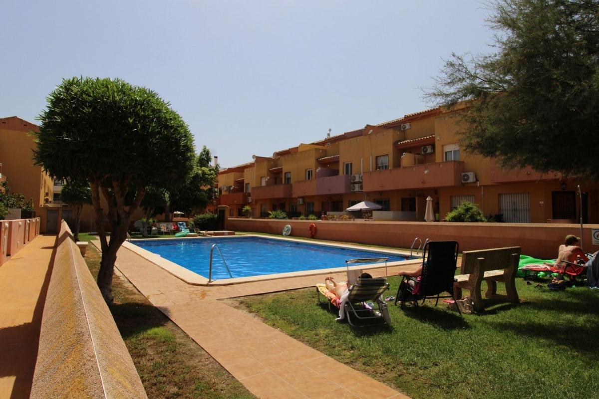 Sprzedaż szeregowego domku w Chalet adosado en Aguamarina, Orihuela , Orihuela photo 2
