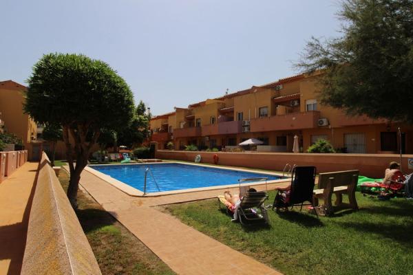 Dom szeregowy na sprzedaż w Chalet adosado en Aguamarina, Orihuela , Orihuela thumbnail 1