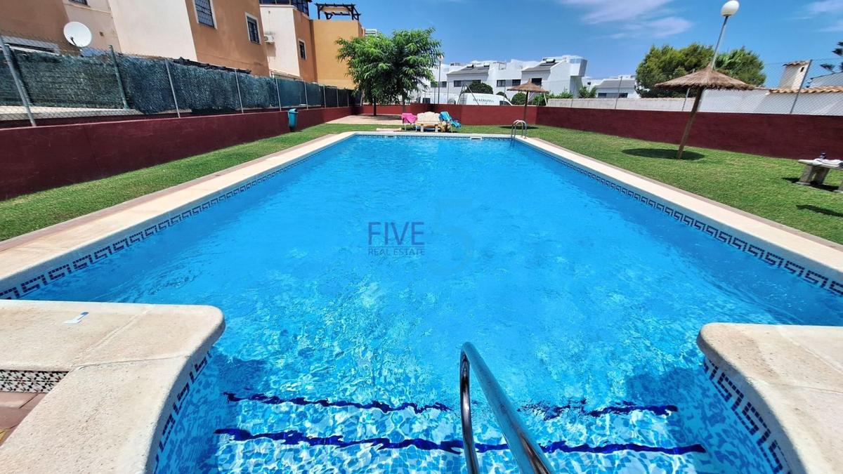 Продажа квартиры на Piso en Zona Lago - Los Almendros, Orihuela, Ориуэла
 photo 4