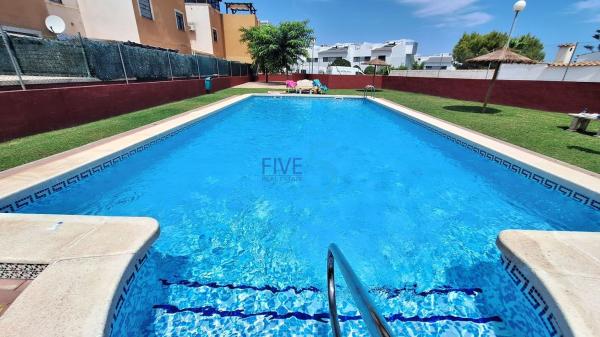 Квартира на продажу на  Piso en Zona Lago - Los Almendros, Orihuela, Ориуэла photo 4