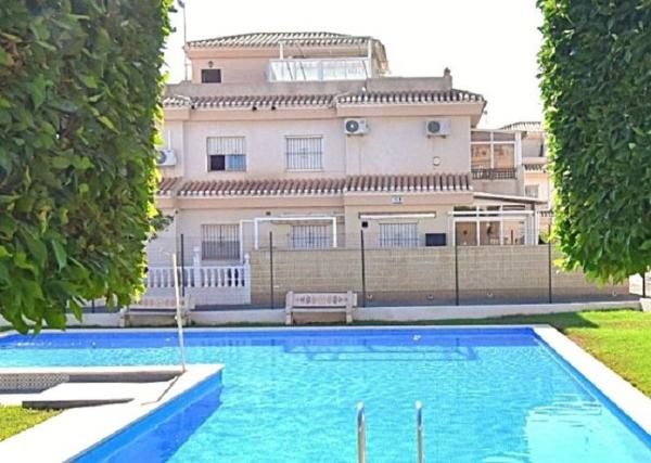 Chalet adosado en venta en Chalet adosado en Playa Flamenca, Orihuela , Orihuela photo 1