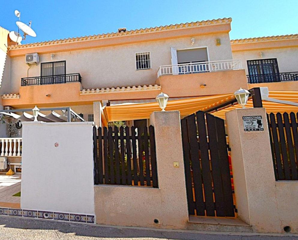 Venta de chalet adosado en  Chalet adosado en Playa Flamenca, Orihuela , Orihuela photo 3