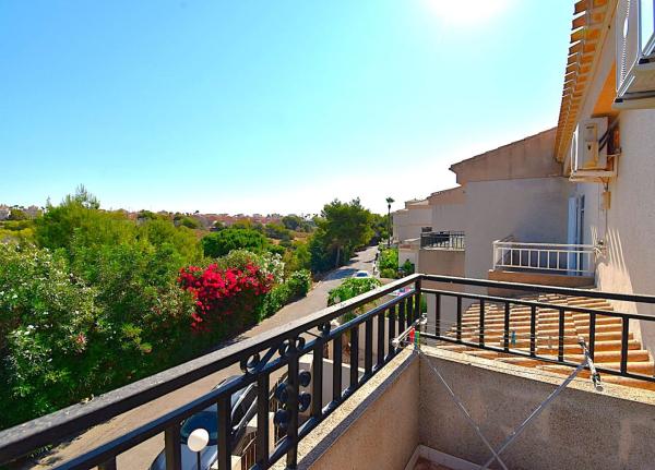 Chalet adosado en venta en  Chalet adosado en Playa Flamenca, Orihuela , Orihuela photo 4