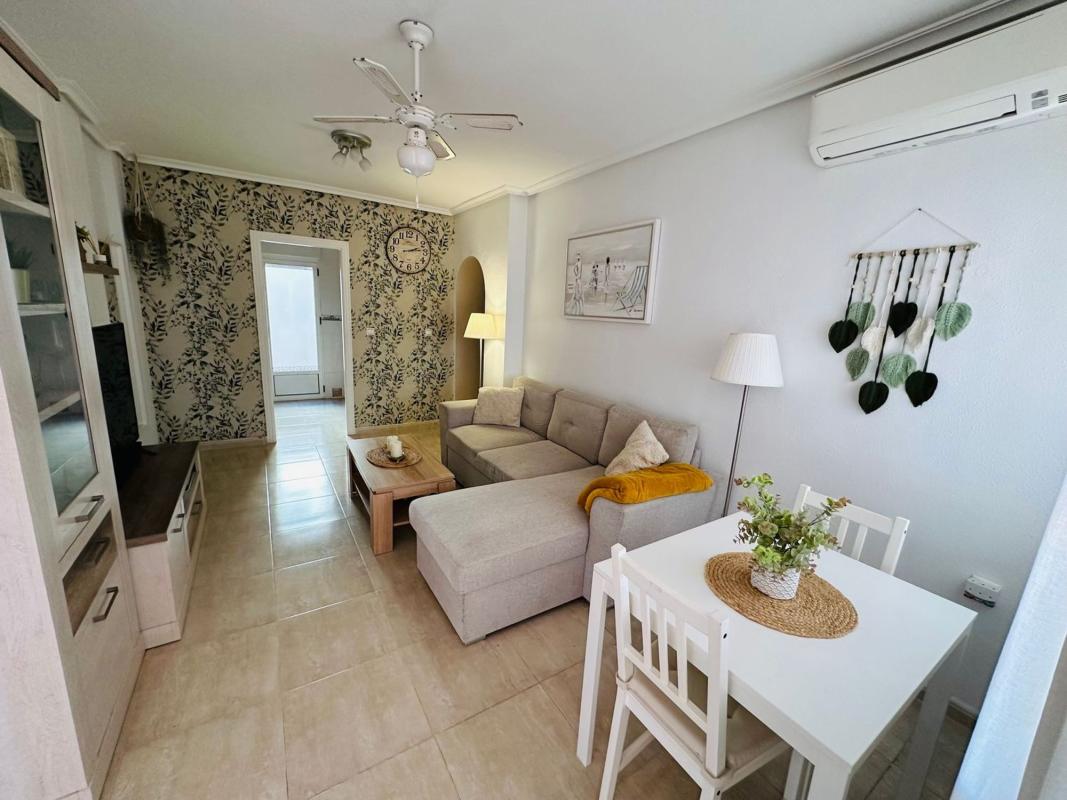 Продажа отдельного шале в  Casa o chalet independiente en Calle Laguna de Gallocanta, 195, Zona Lago - Los Almendros, Orihuela, Ориуэла photo 2