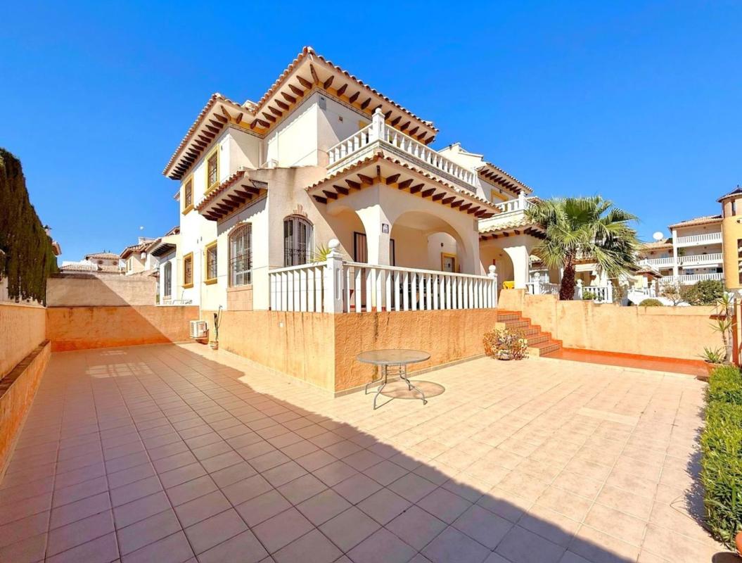 Venta de chalet adosado en Chalet adosado en Casa Mari Jose, Lomas de Cabo Roig, Orihuela , Orihuela photo 1