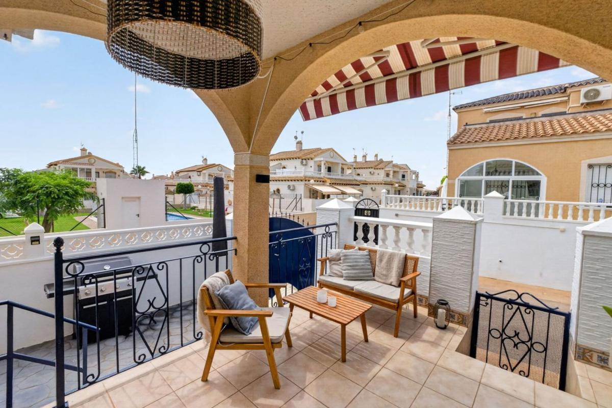 Venta de chalet adosado en Chalet adosado en Calle Trepadora s/n, Los Balcones y los Altos, Orihuela , Orihuela photo 5
