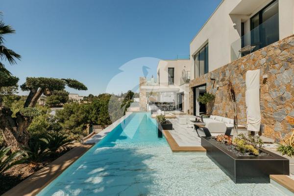 Chalet wolnostojący na sprzedaż w Casa o chalet independiente en Las Colinas Golf, Orihuela, Orihuela thumbnail 1