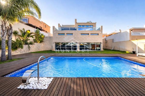 Частный шале на продаже в  Casa o chalet en Los Balcones - Los Altos del Edén, Torrevieja, Торревьеха photo 1