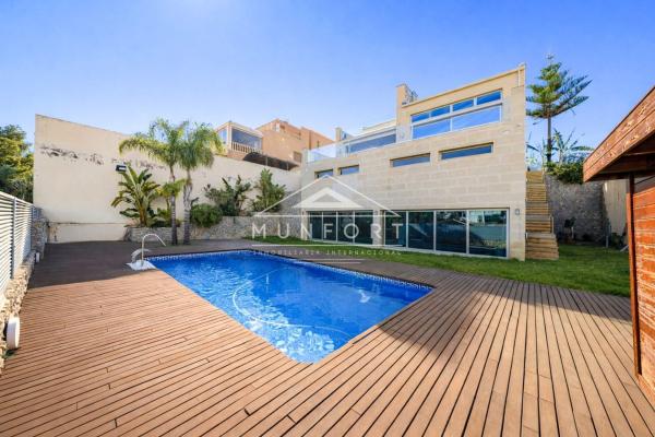 Частный шале на продаже в  Casa o chalet en Los Balcones - Los Altos del Edén, Torrevieja, Торревьеха photo 2