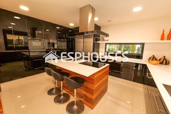 Частный шале на продаже в  Casa o chalet en La Veleta, Torrevieja, Торревьеха photo 2