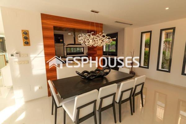 Частный шале на продаже в  Casa o chalet en La Veleta, Torrevieja, Торревьеха photo 3