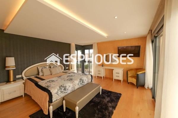 Частный шале на продаже в  Casa o chalet en La Veleta, Torrevieja, Торревьеха photo 4