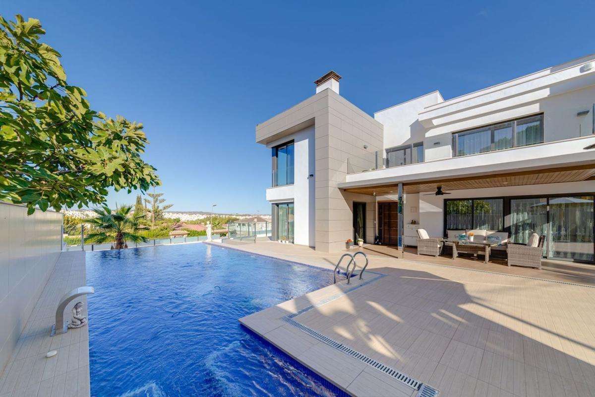 Properties for sale and rent in Spain photo 2