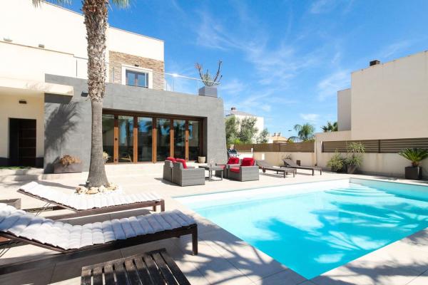 Casa o chalet independiente en Calle Argonautas, 24, Aguas Nuevas, Torrevieja photo 1