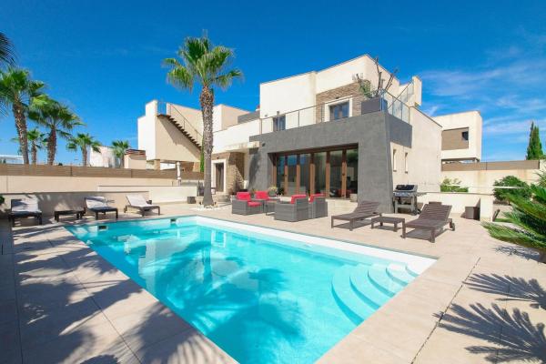 Casa o chalet independiente en Calle Argonautas, 24, Aguas Nuevas, Torrevieja thumbnail 1