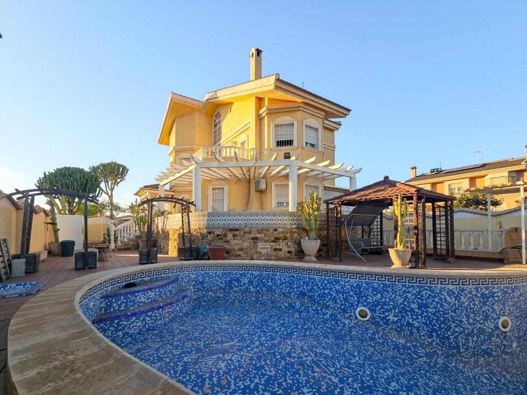 Properties for sale and rent in Spain photo 2