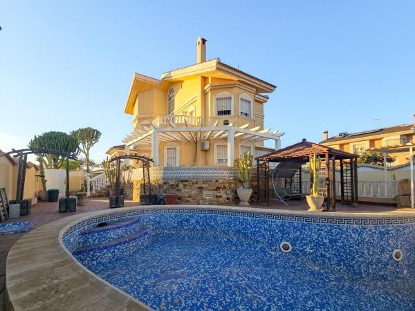 Casa o chalet independiente en Calle Tabarca, Aguas Nuevas, Torrevieja thumbnail 1